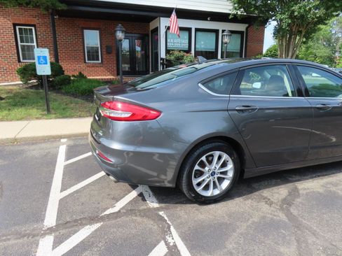 Used 2020 Ford Fusion SE FWD image 7