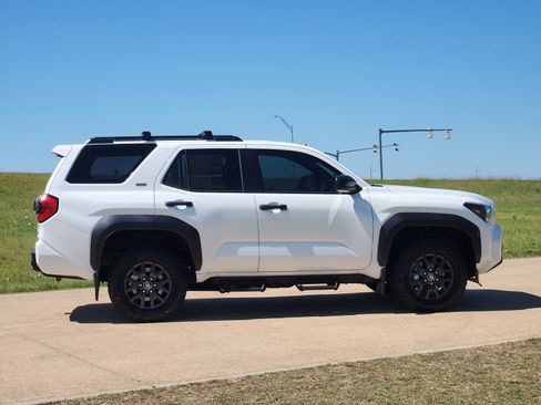 New 2026 Toyota 4Runner SR5 AWD/4WD image 7