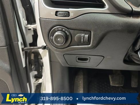 Used 2019 Jeep Cherokee Latitude w/ Cold Weather Group image 11