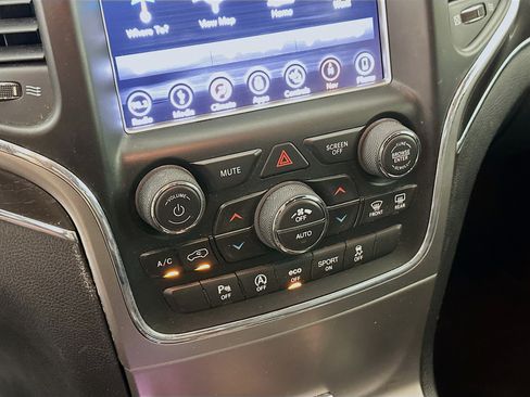 Used 2018 Jeep Grand Cherokee Limited RWD image 24