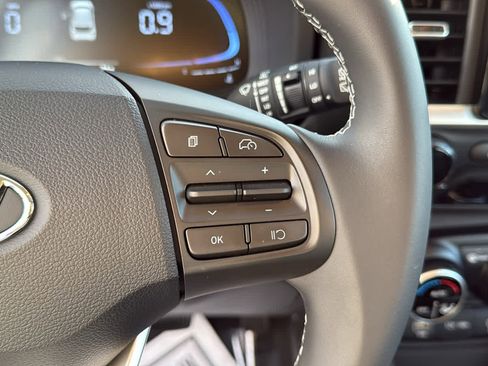 Used 2025 Hyundai Venue SEL image 15