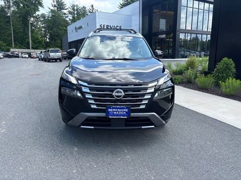 Used 2024 Nissan Rogue SL AWD/4WD image 2