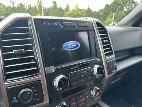 Used 2019 Ford F150 Platinum w/ Equipment Group 701A Luxury AWD/4WD image 12