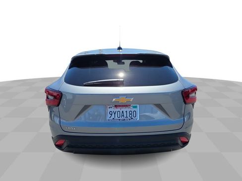 Used 2026 Chevrolet Trax LS w/ LS Convenience Package FWD image 7