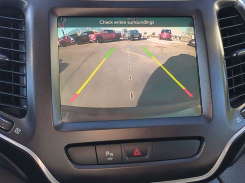 Used 2019 Jeep Cherokee Trailhawk image 26
