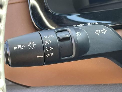 Used 2024 Nissan Pathfinder Platinum image 24