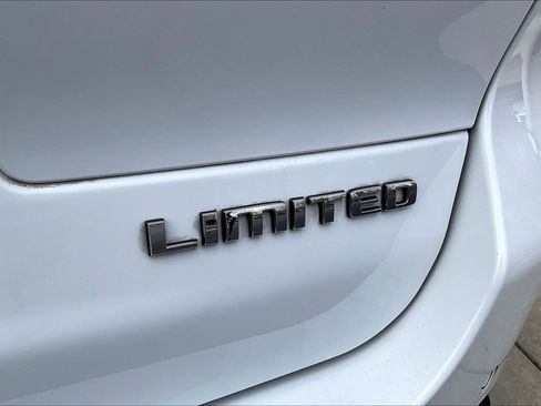 Used 2023 Jeep Grand Cherokee L Limited image 23