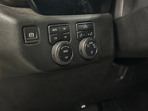 Used 2024 Chevrolet Silverado 1500 LT w/ Z71 Off-Road Package AWD/4WD image 18