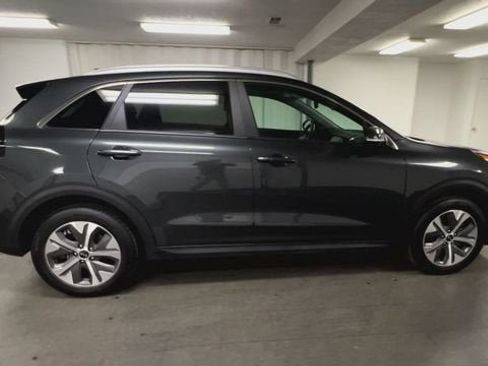Used 2021 Kia Niro EX Premium image 9