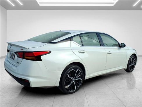 Used 2024 Nissan Altima 2.5 SR AWD/4WD image 11