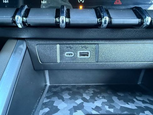 Used 2024 Chevrolet Colorado ZR2 w/ ZR2 Convenience Package III image 29