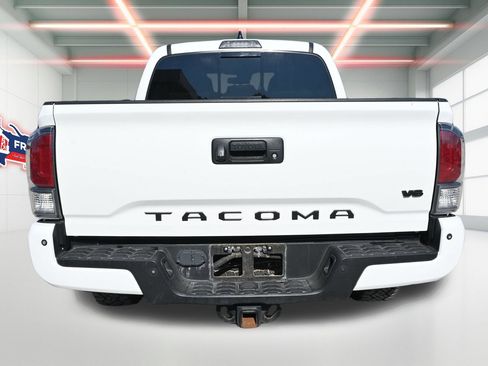 Used 2021 Toyota Tacoma TRD Off-Road w/ Technology Package AWD/4WD image 38
