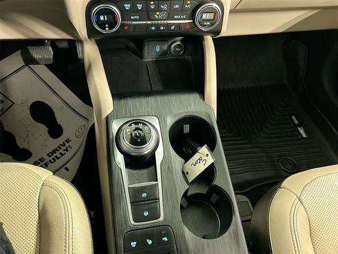 Used 2020 Ford Escape Titanium image 18