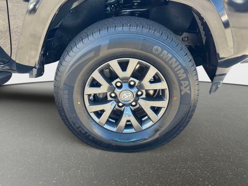 Certified 2021 Toyota Tacoma SR5 AWD/4WD image 8