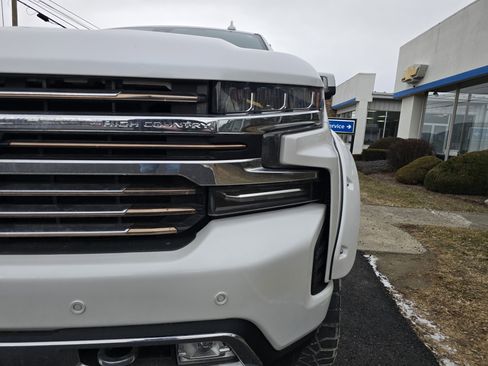 Used 2021 Chevrolet Silverado 1500 High Country w/ Technology Package image 10