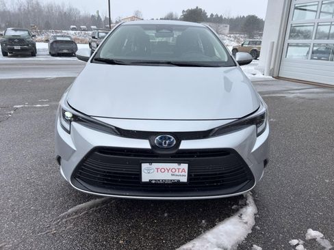 Used 2025 Toyota Corolla LE w/ LE Premium Package image 7