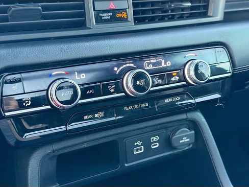 Used 2025 Honda Pilot Touring image 16