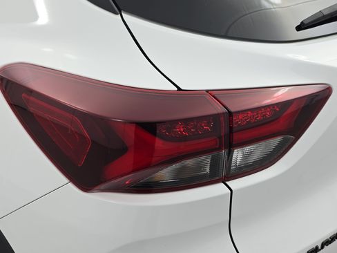 Used 2023 Chevrolet TrailBlazer RS w/ Sun and Liftgate Package image 34