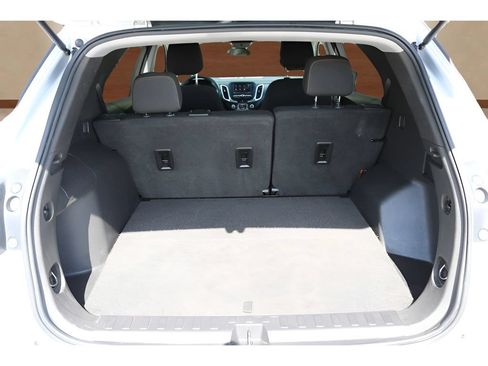 Used 2021 Chevrolet Equinox LT FWD image 16