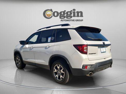 Certified 2022 Honda Passport TrailSport image 4