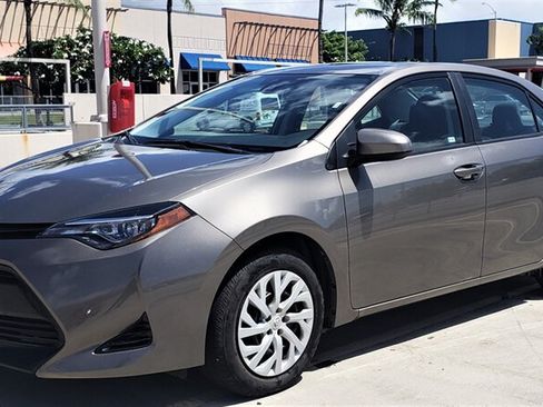 Used 2018 Toyota Corolla LE FWD image 1