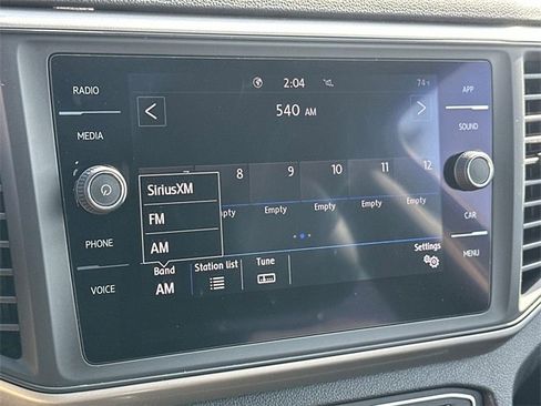 Used 2020 Volkswagen Atlas Cross Sport SE w/ Panoramic Sunroof Package image 12