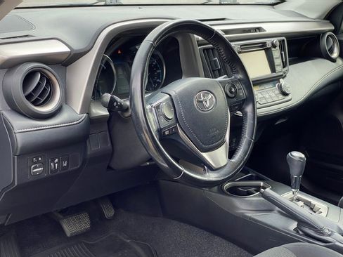 Used 2018 Toyota RAV4 XLE AWD/4WD image 10