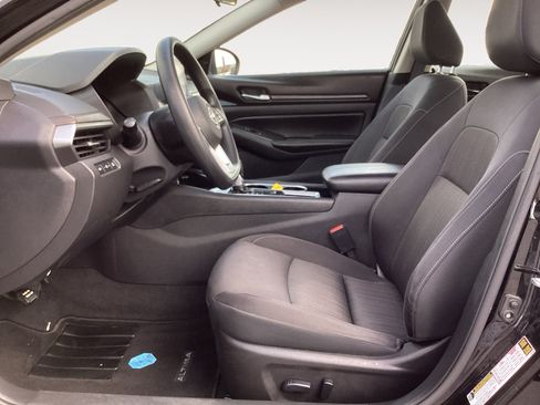 Used 2024 Nissan Altima 2.5 SV FWD image 25