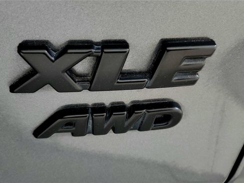 Used 2022 Toyota RAV4 XLE AWD/4WD image 14