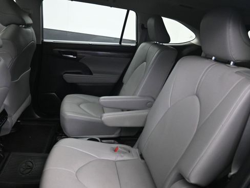 Used 2023 Toyota Highlander Limited image 30