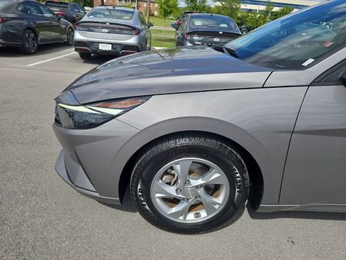 Certified 2021 Hyundai Elantra SE FWD image 10