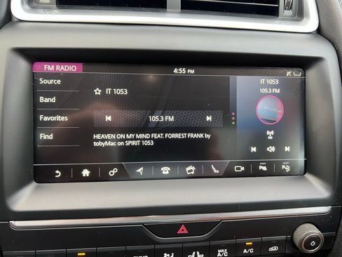 Used 2020 Jaguar E-PACE SE image 39