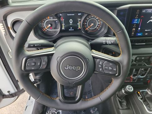 Certified 2025 Jeep Gladiator Sport image 27