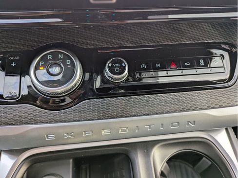 New 2025 Ford Expedition Max Platinum image 19