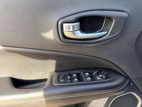 Used 2021 Jeep Compass Latitude image 16