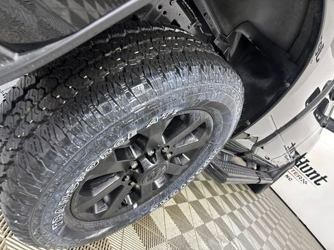 Used 2025 RAM 2500 Big Horn AWD/4WD image 33