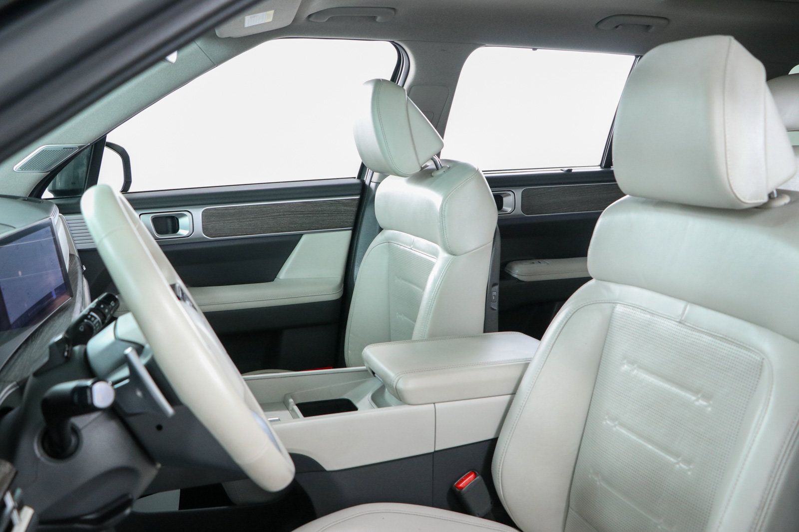 Used 2025 Hyundai Santa Fe Limited FWD image 25