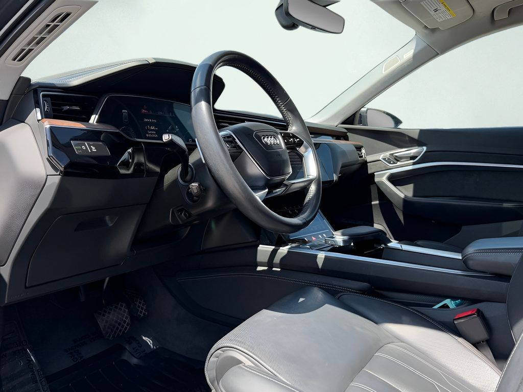 Used 2019 Audi e-tron Prestige w/ Prestige Package AWD/4WD image 2