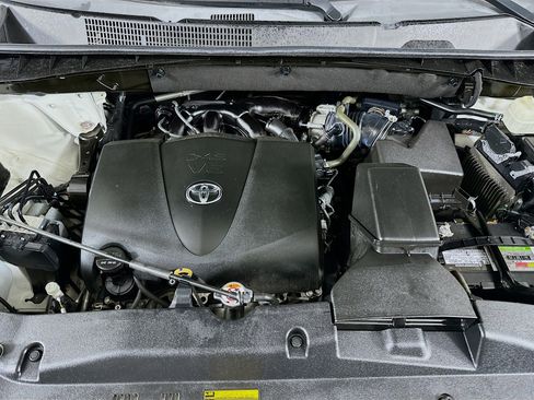 Used 2018 Toyota Highlander XLE image 36