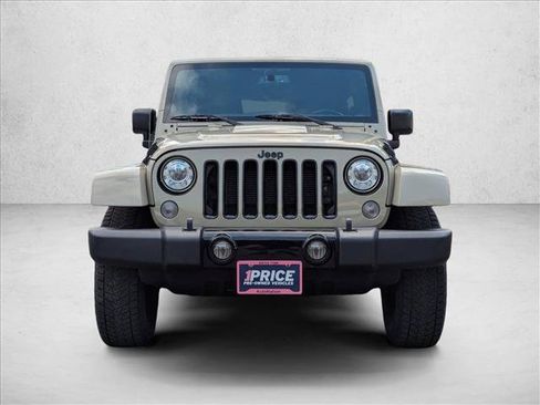 Used 2018 Jeep Wrangler Unlimited Sahara AWD/4WD image 2