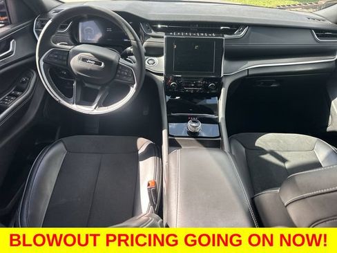 Used 2024 Jeep Grand Cherokee Altitude AWD/4WD image 18