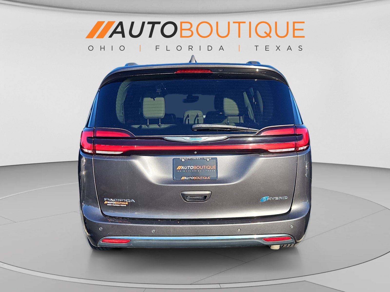 Used 2021 Chrysler Pacifica Touring-L FWD image 4