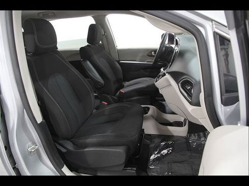 Used 2023 Chrysler Voyager LX FWD image 17