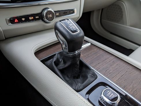 Used 2021 Volvo V90 T6 Cross Country w/ Climate Package image 19