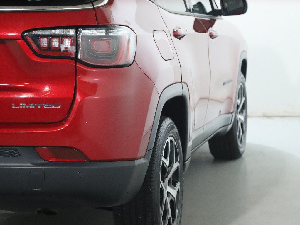 Used 2025 Jeep Compass Limited AWD/4WD image 48
