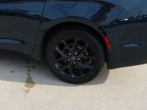 Used 2025 Chrysler Pacifica Limited FWD image 38