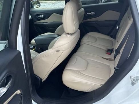 Used 2016 Jeep Cherokee Limited FWD image 11