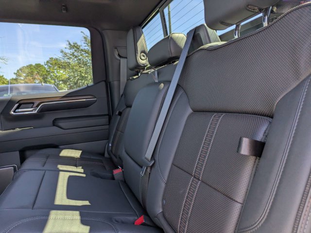 Used 2024 Chevrolet Silverado 1500 High Country w/ Technology Package AWD/4WD image 15