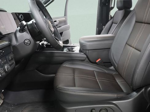 Used 2026 Chevrolet Suburban High Country AWD/4WD image 22
