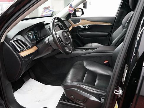 Used 2022 Volvo XC90 T6 Momentum image 24